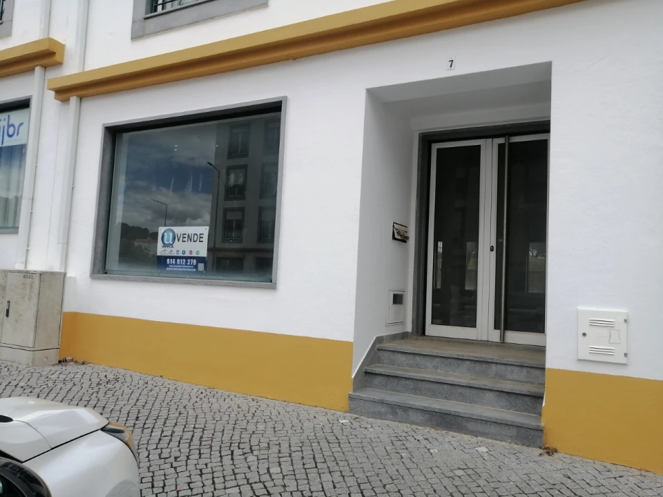 Loja para Arrendamento em Sé e São Lourenço Foto 1