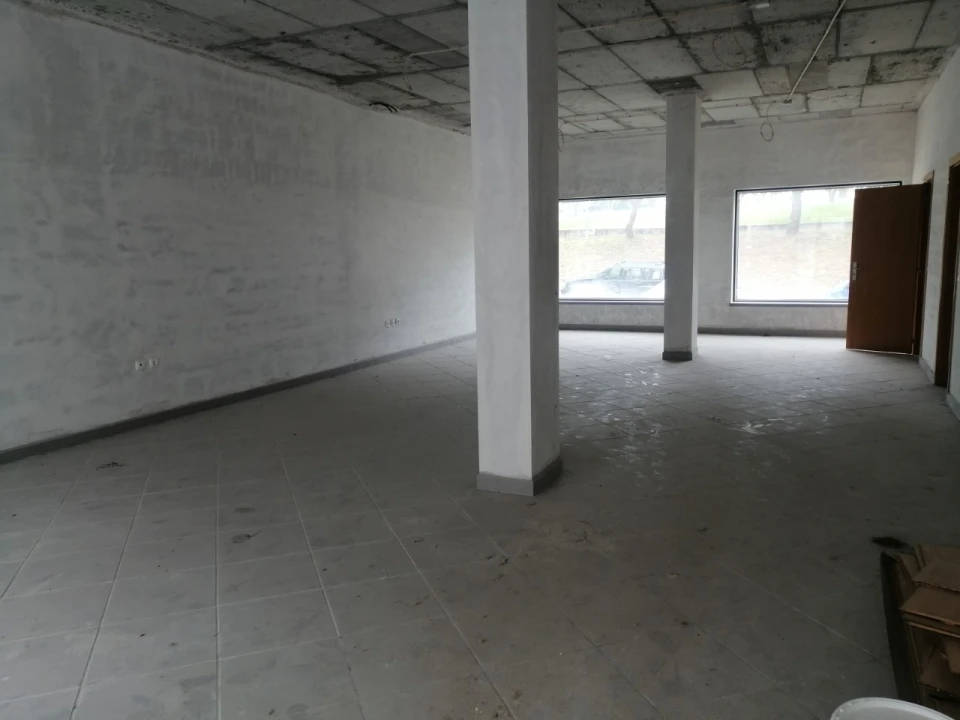 Loja para Arrendamento em Sé e São Lourenço Foto 2