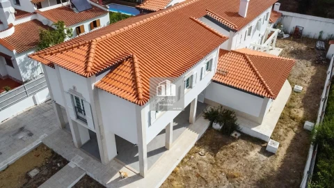 Moradia T5 para Venda em Corroios