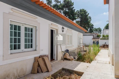 Moradia T5 para Venda em Corroios