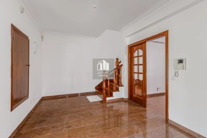 Moradia T5 para Venda em Corroios