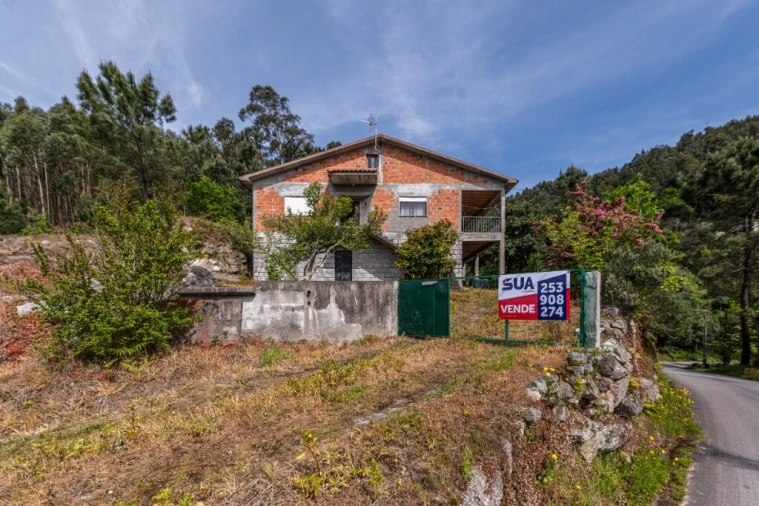 Moradia T3 para Venda em Bouro (Santa Marta)