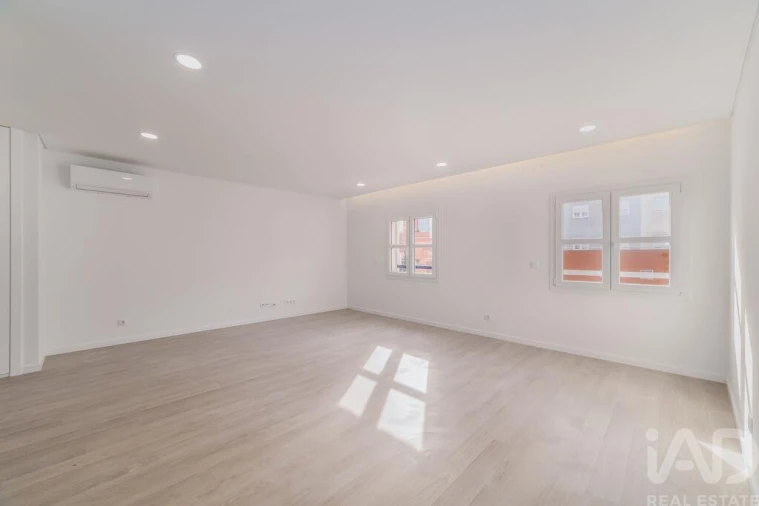 Apartamento T2 para Venda em Venteira Foto 17