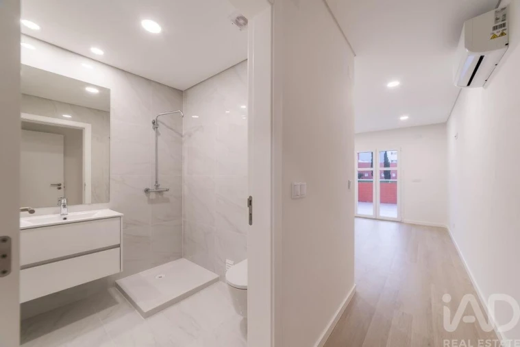 Apartamento T2 para Venda em Venteira Foto 21