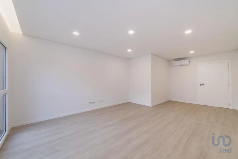 Apartamento T2 para Venda em Venteira Foto 8