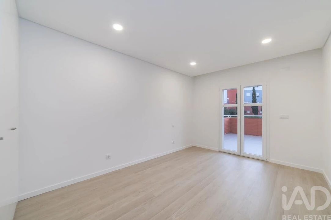 Apartamento T2 para Venda em Venteira Foto 19