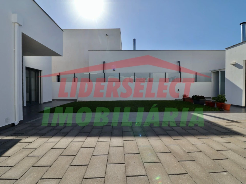 Moradia T4 para Venda em Silveira Foto 16