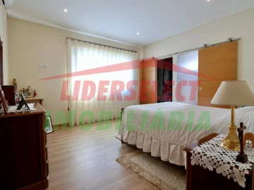 Moradia T4 para Venda em Silveira