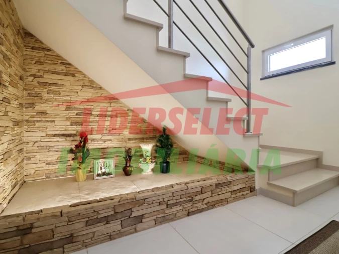 Moradia T4 para Venda em Silveira Foto 2