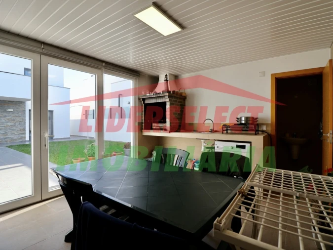 Moradia T4 para Venda em Silveira Foto 14