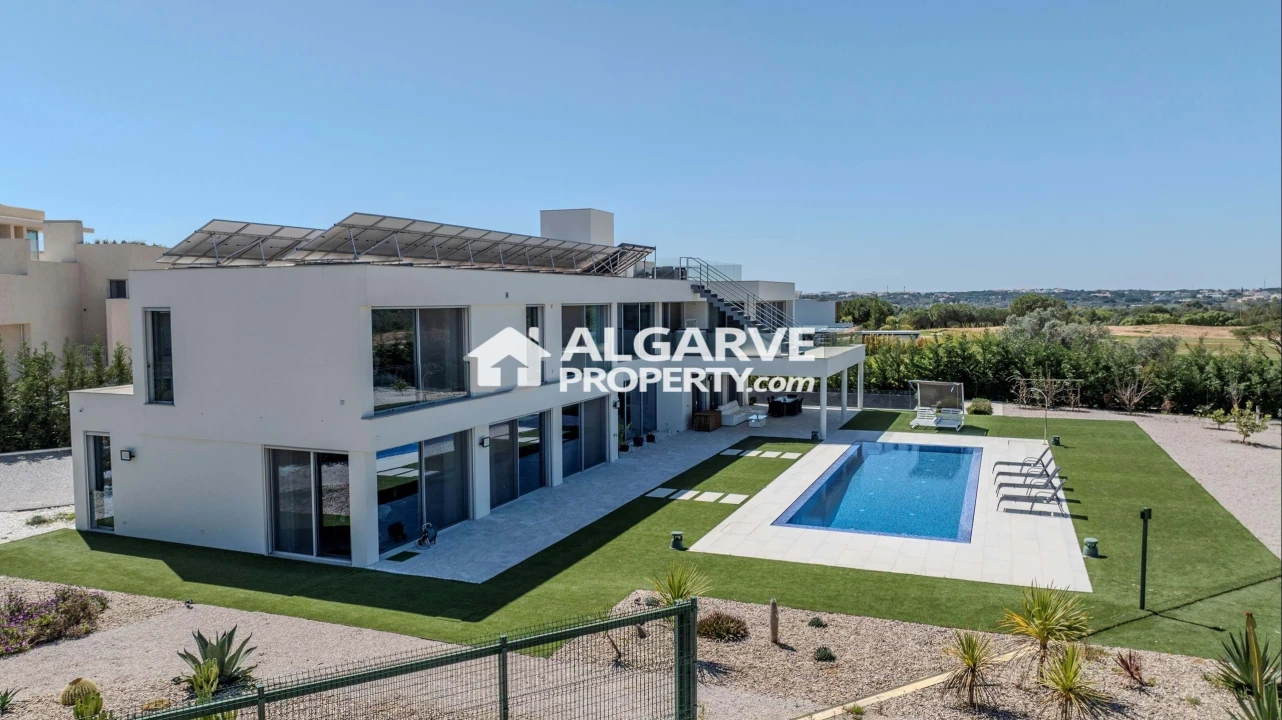 Moradia T5 para Venda em Quarteira Foto 36