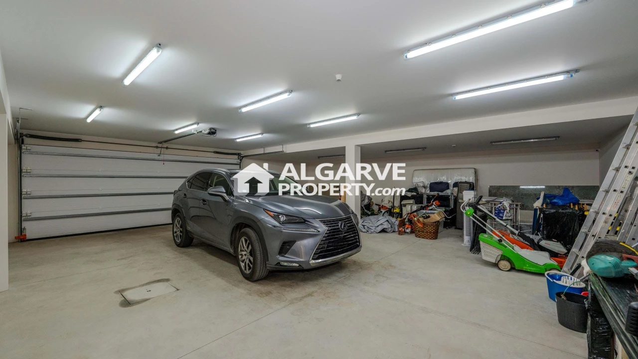 Moradia T5 para Venda em Quarteira Foto 28