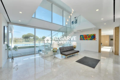 Moradia T5 para Venda em Quarteira