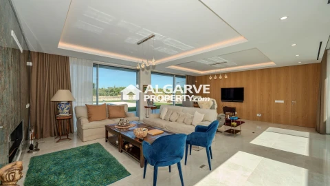 Moradia T5 para Venda em Quarteira