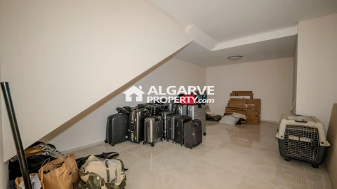 Moradia T5 para Venda em Quarteira