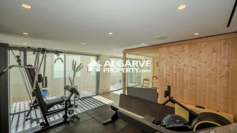 Moradia T5 para Venda em Quarteira