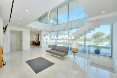 Moradia T5 para Venda em Quarteira