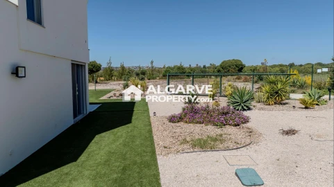 Moradia T5 para Venda em Quarteira