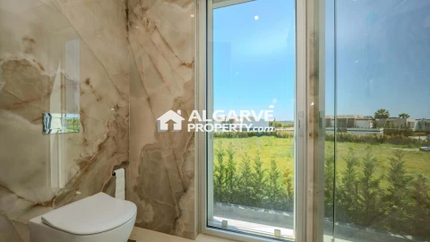 Moradia T5 para Venda em Quarteira