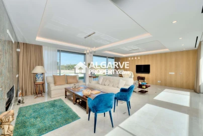 Moradia T5 para Venda em Quarteira