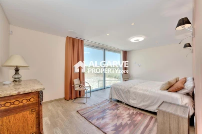 Moradia T5 para Venda em Quarteira