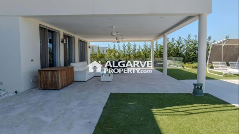 Moradia T5 para Venda em Quarteira