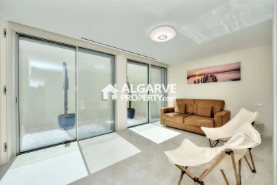 Moradia T5 para Venda em Quarteira