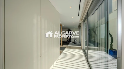 Moradia T5 para Venda em Quarteira