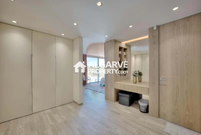 Moradia T5 para Venda em Quarteira