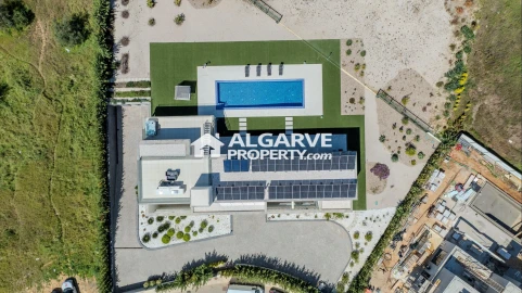 Moradia T5 para Venda em Quarteira