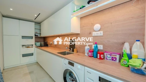 Moradia T5 para Venda em Quarteira
