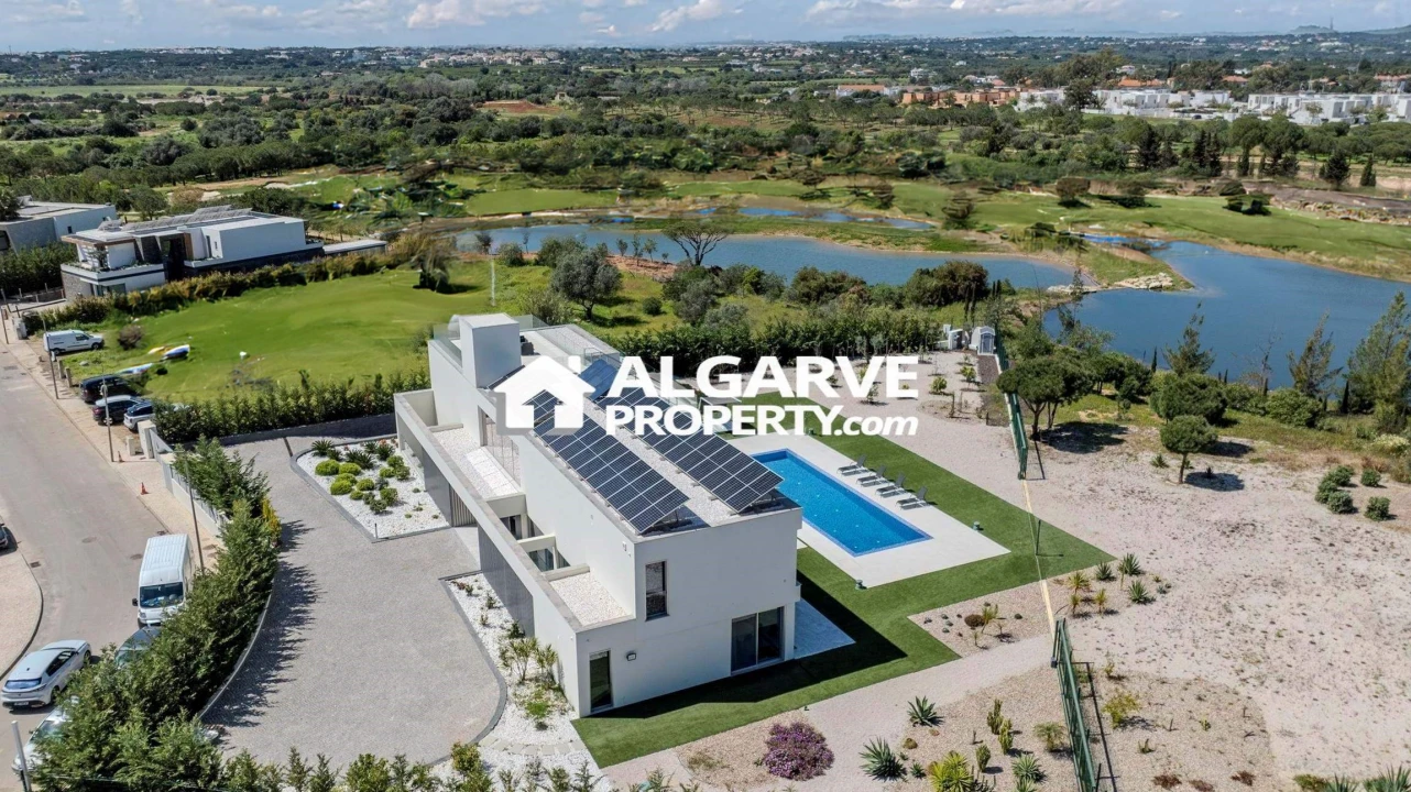 Moradia T5 para Venda em Quarteira Foto 41