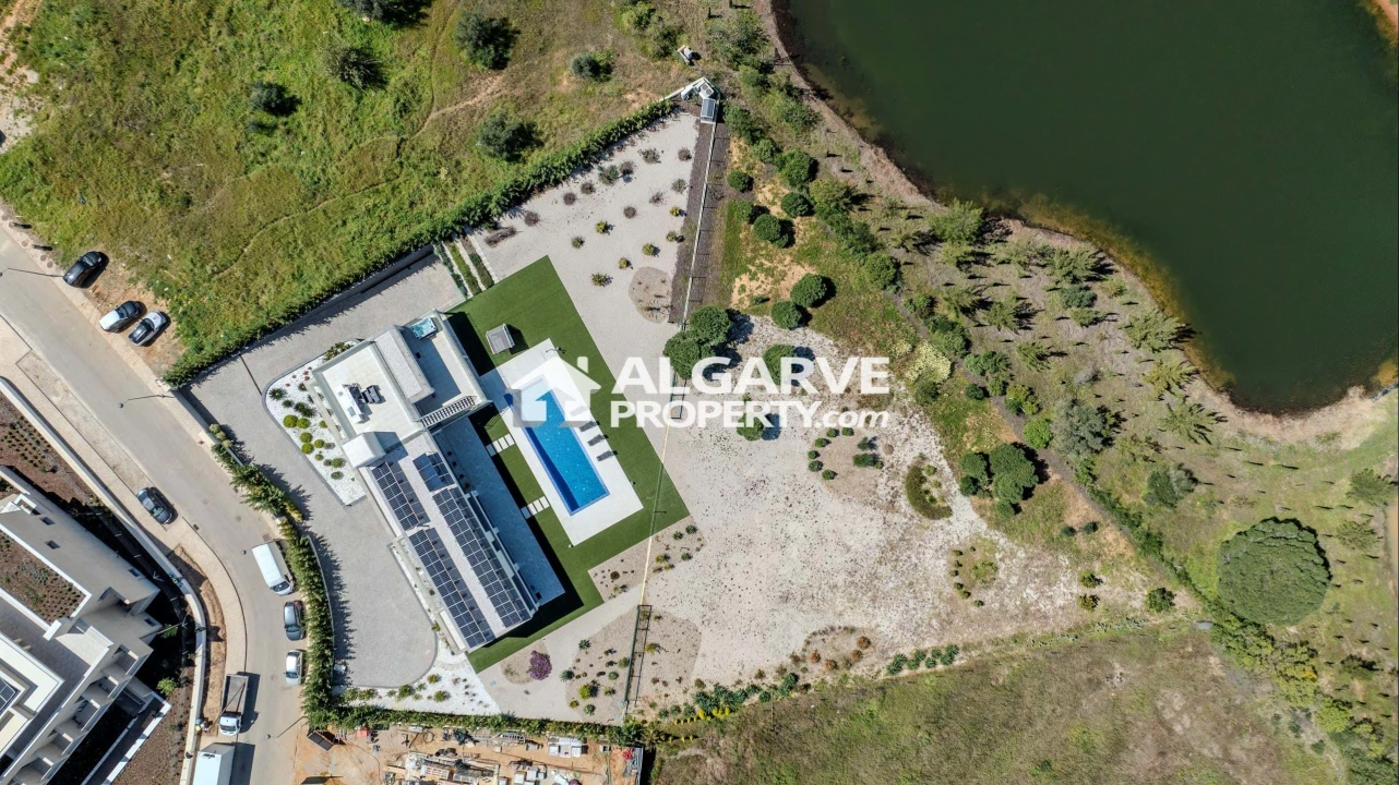 Moradia T5 para Venda em Quarteira Foto 57