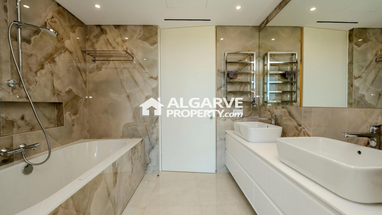 Moradia T5 para Venda em Quarteira Foto 44