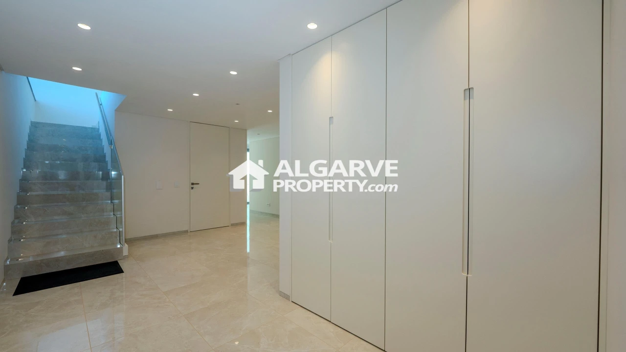 Moradia T5 para Venda em Quarteira Foto 27