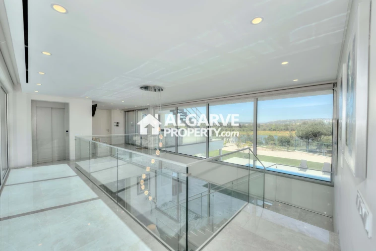 Moradia T5 para Venda em Quarteira Foto 78