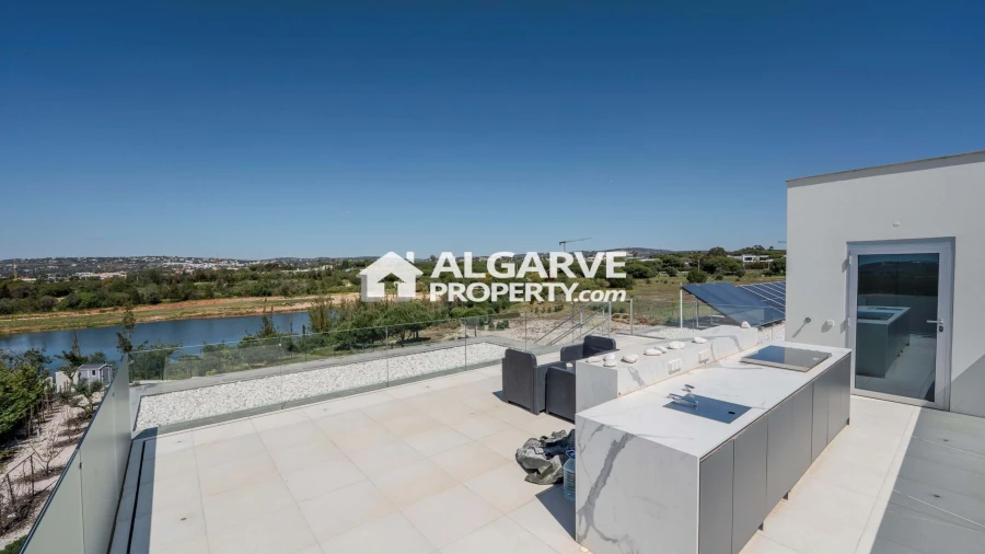 Moradia T5 para Venda em Quarteira Foto 40