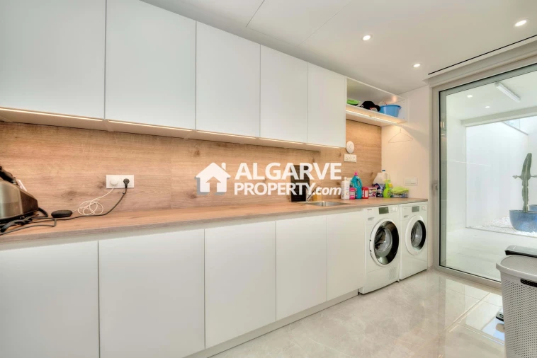 Moradia T5 para Venda em Quarteira Foto 70