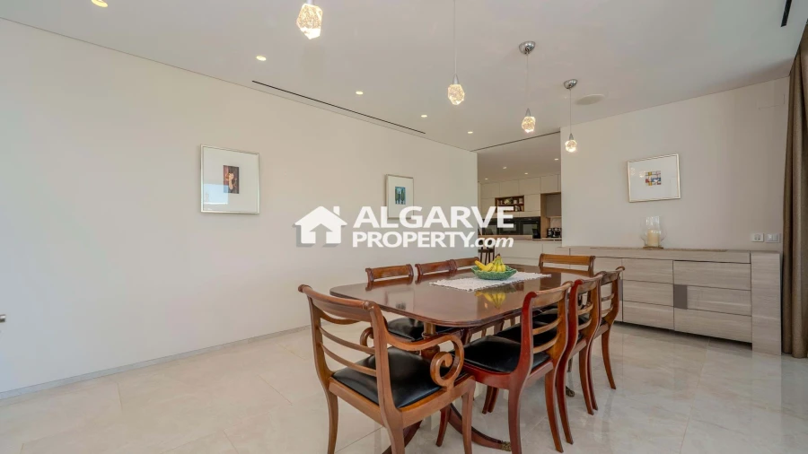 Moradia T5 para Venda em Quarteira Foto 9