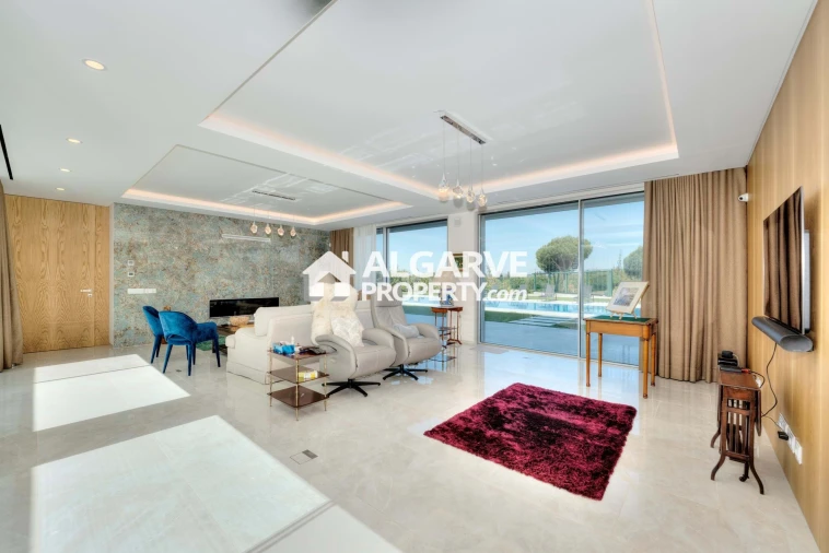 Moradia T5 para Venda em Quarteira Foto 2