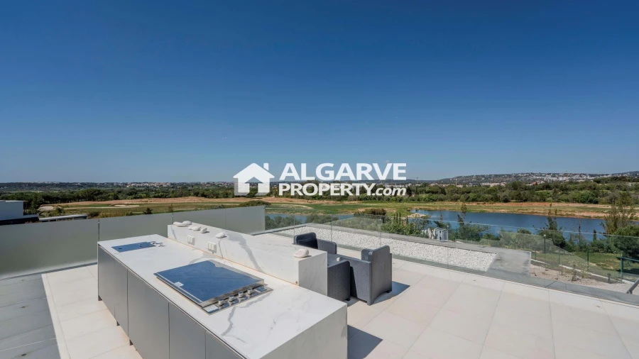 Moradia T5 para Venda em Quarteira Foto 39