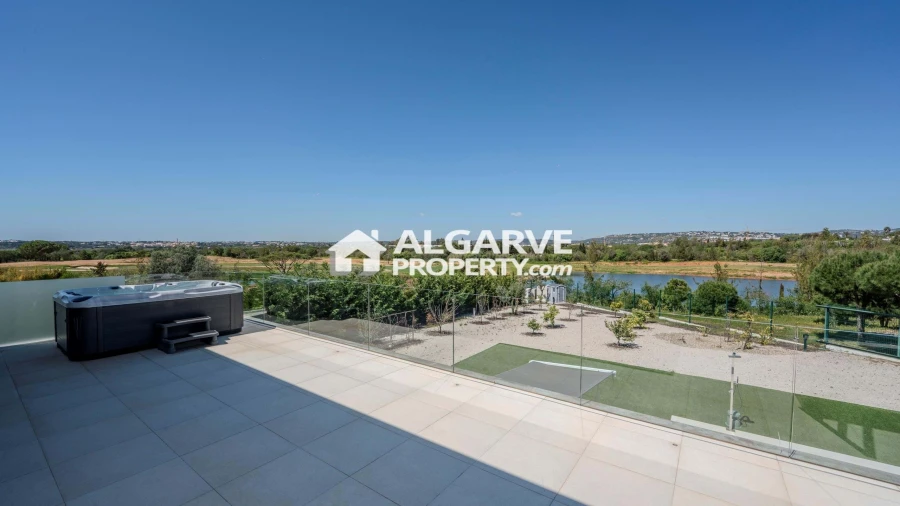 Moradia T5 para Venda em Quarteira Foto 38