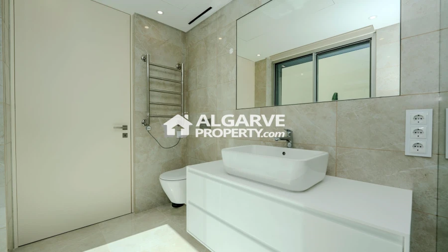 Moradia T5 para Venda em Quarteira Foto 25