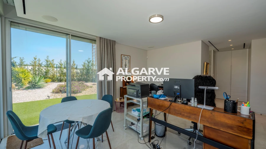 Moradia T5 para Venda em Quarteira Foto 13