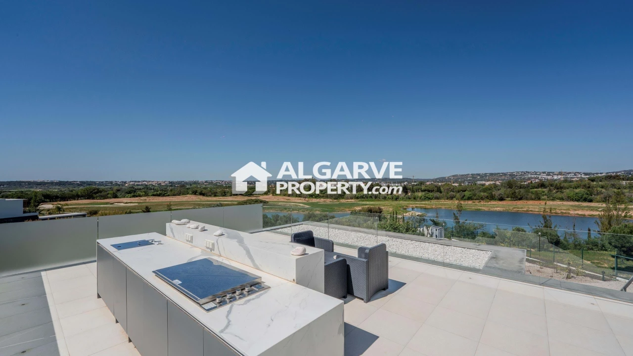 Moradia T5 para Venda em Quarteira Foto 39