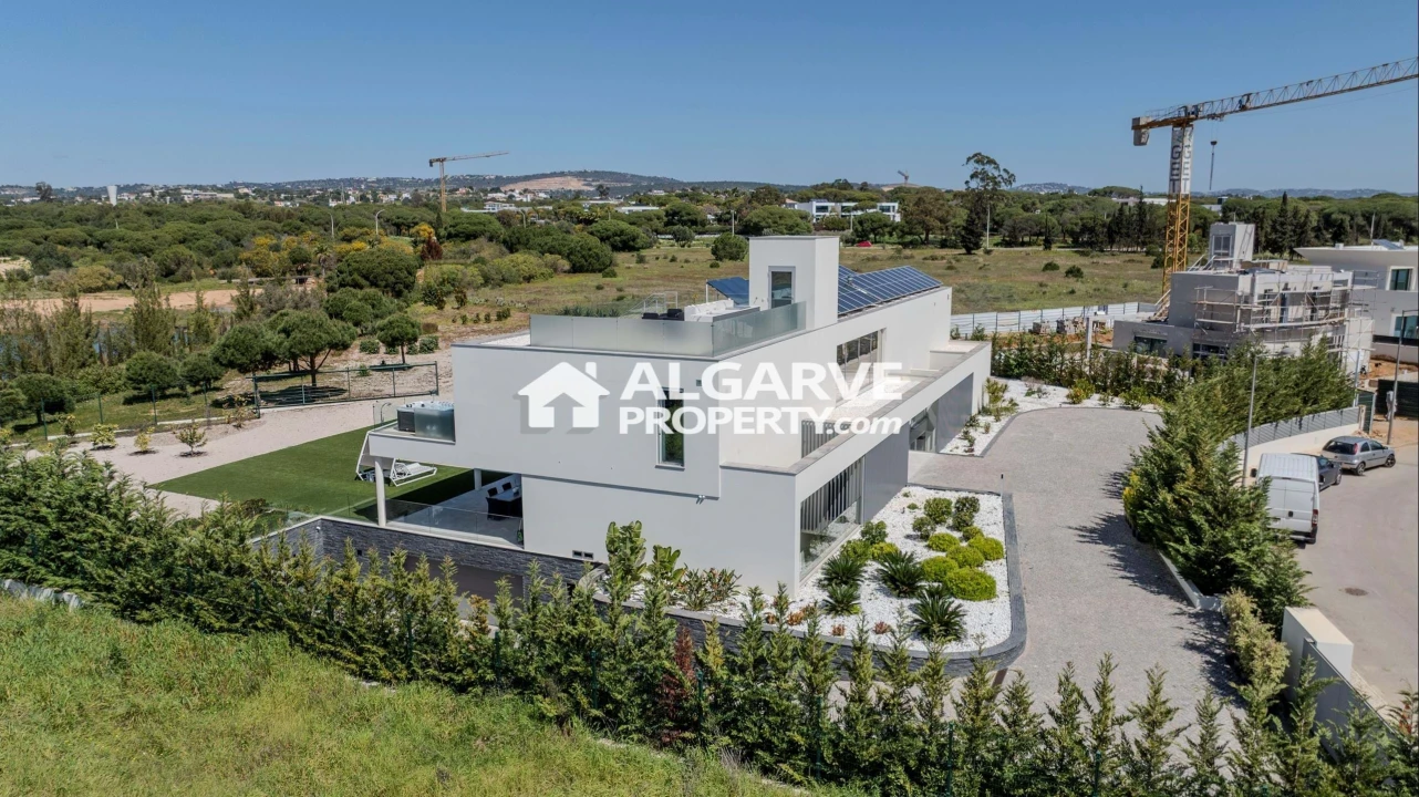 Moradia T5 para Venda em Quarteira Foto 47