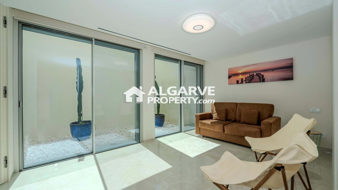 Moradia T5 para Venda em Quarteira Foto 23