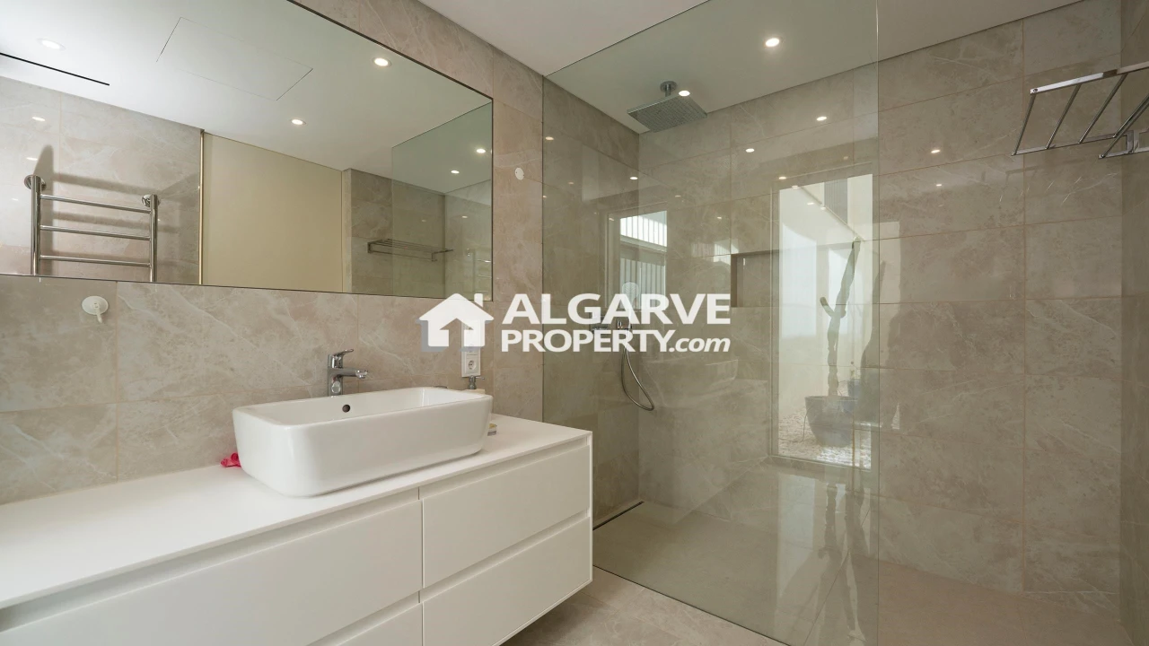 Moradia T5 para Venda em Quarteira Foto 15