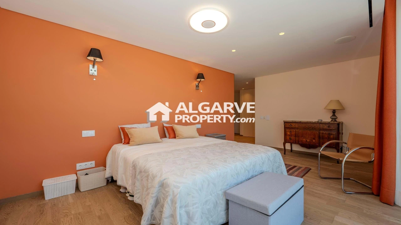 Moradia T5 para Venda em Quarteira Foto 31