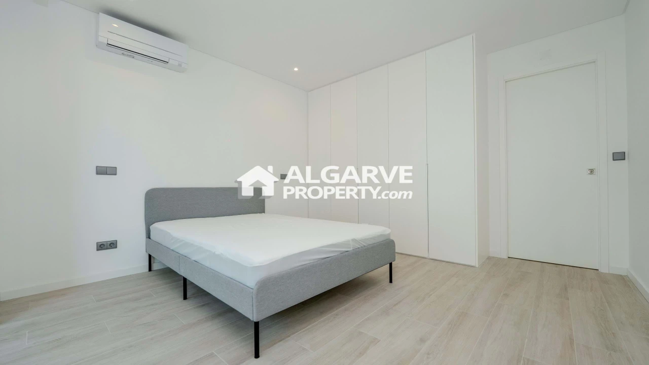 Apartamento T2 para Venda em Quarteira Foto 11